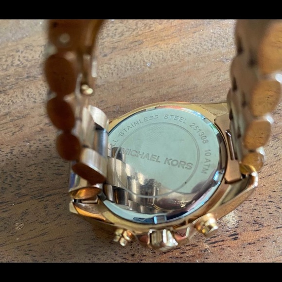 Rose Gold Micheal Kors Watch - Picture 3 of 5